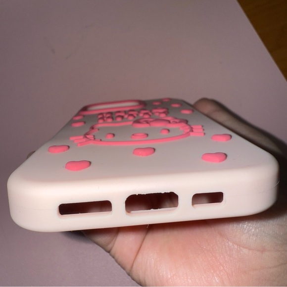 Hello Kitty Phone Case 16 PRO 6.3 inches (3 cameras) - Picture 5 of 5